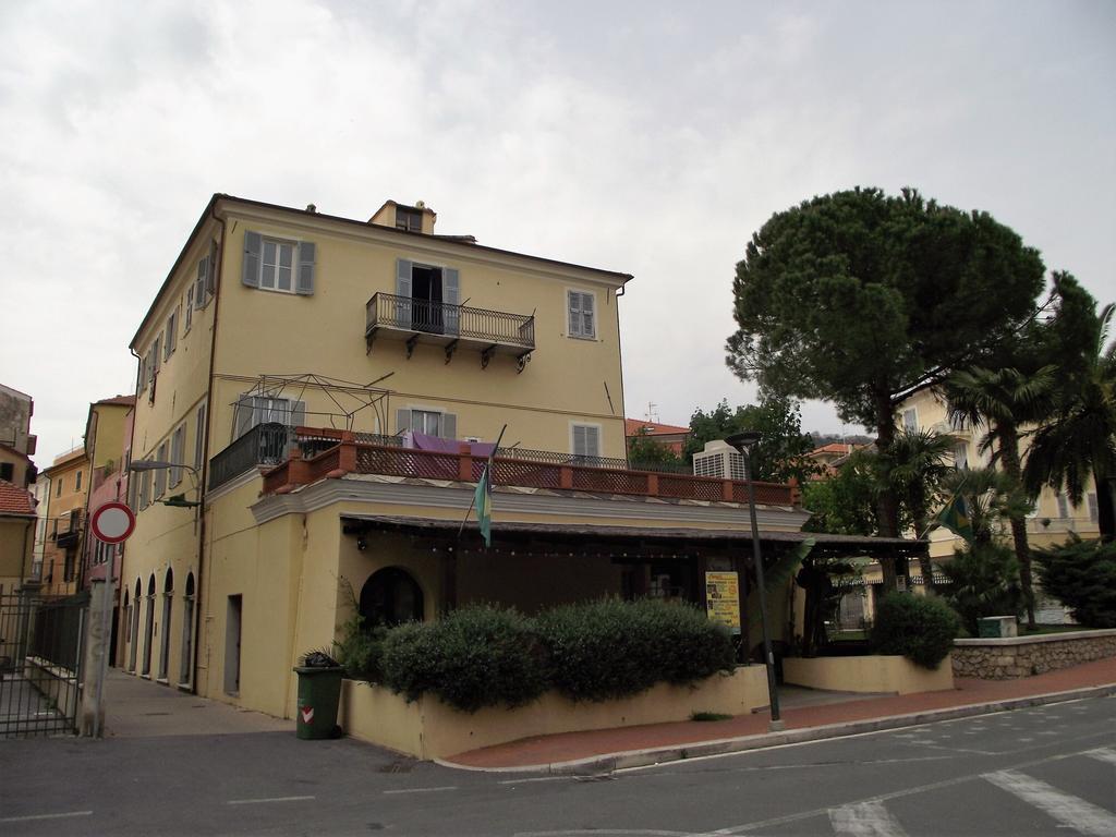 Apartamento Casa Azzurro Pervinca by Holiday World Finale Ligure Exterior foto